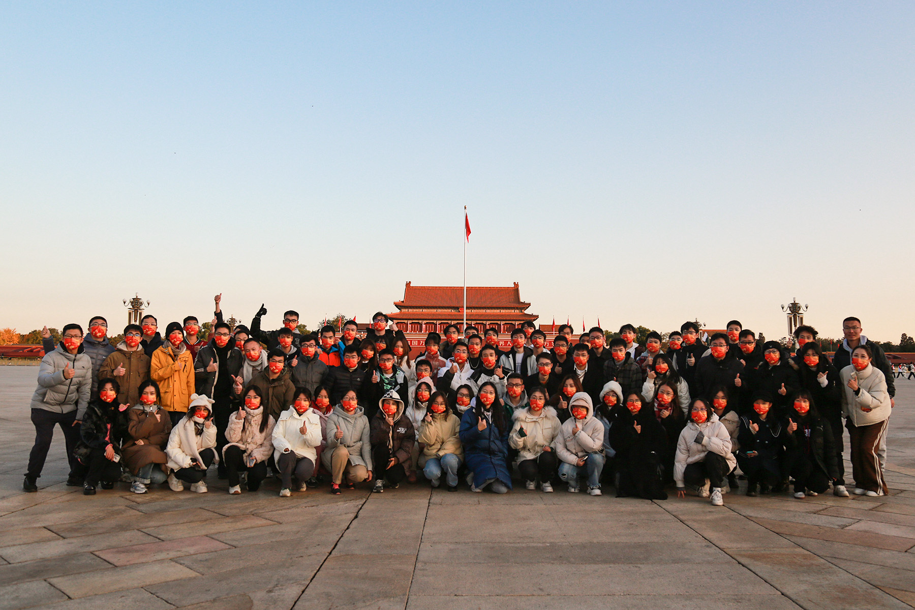 20221101-少数民族港澳台观旗-统战部-师生观看升旗后合影.jpg 20221101-少数民族港澳台观旗-统战部-师生观看升旗后合影.jpg