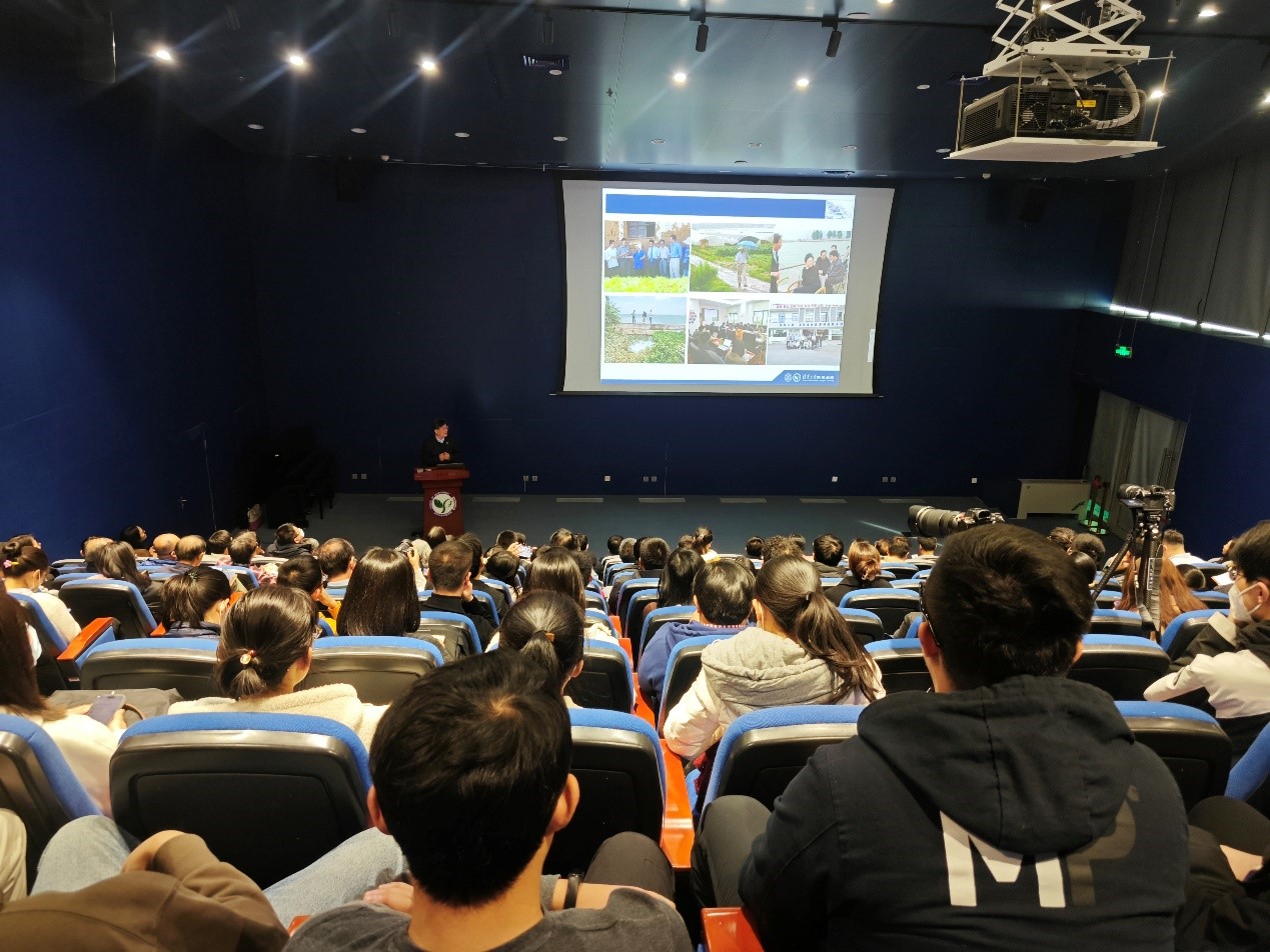 20241220-环境学院党委以文化人、以史育人,凝心聚力引领发展-拍摄者不详-图8 李广贺教授在荣休会上分享参与环境应急攻关的经历.jpg