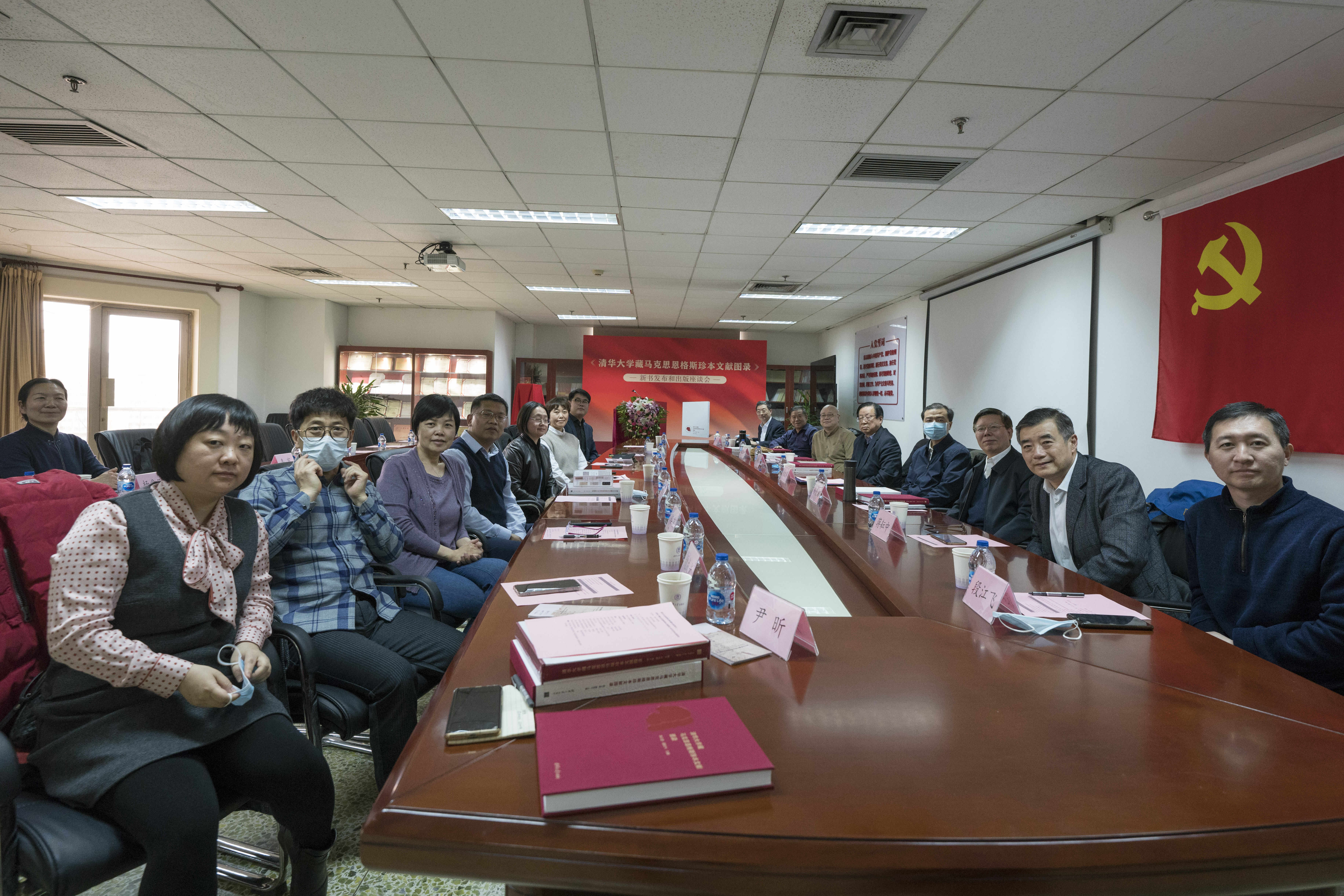 20220326-《心博在线登录入口藏马克思恩格斯珍本文献图录》新书发布和出版座谈会举行-出版社-嘉宾合影.jpg