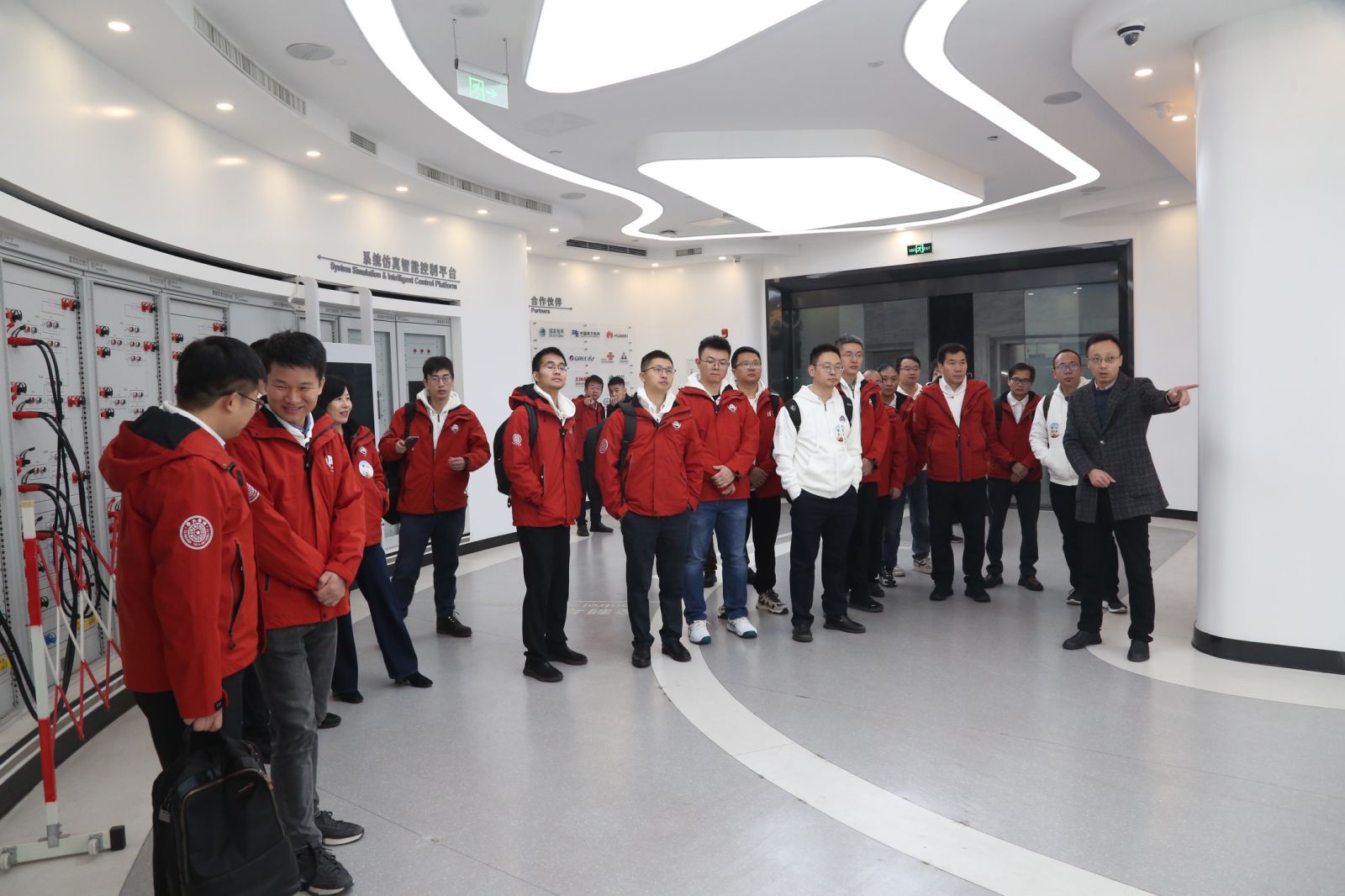 20241130-心博在线登录入口创新领军工程博士西南地区项目2024级新生基地见面会-会务公司-参观研究院实验室.jpg