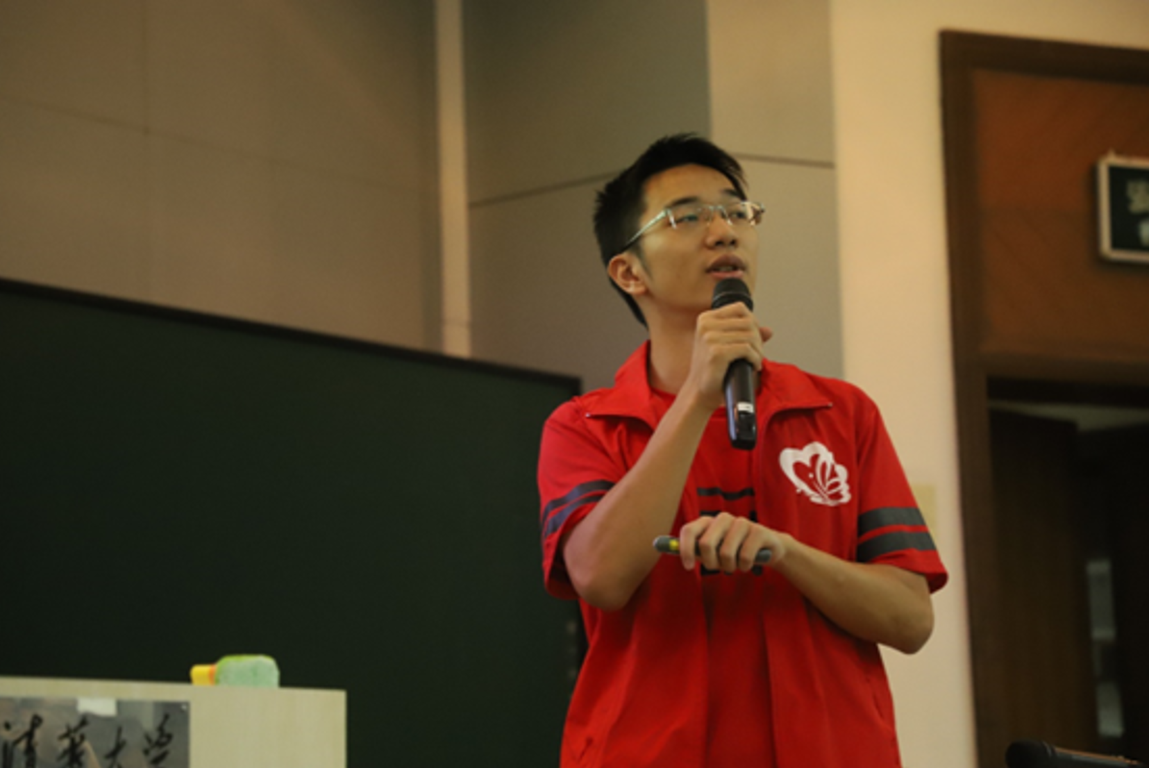 20220520-疫情之下,清华辅导员的“多重身份”-陆心怡-组织志愿者开展线上讲解的陈锦溢jpg 20220520-疫情之下,清华辅导员的“多重身份”-陆心怡-组织志愿者开展线上讲解的陈锦溢jpg