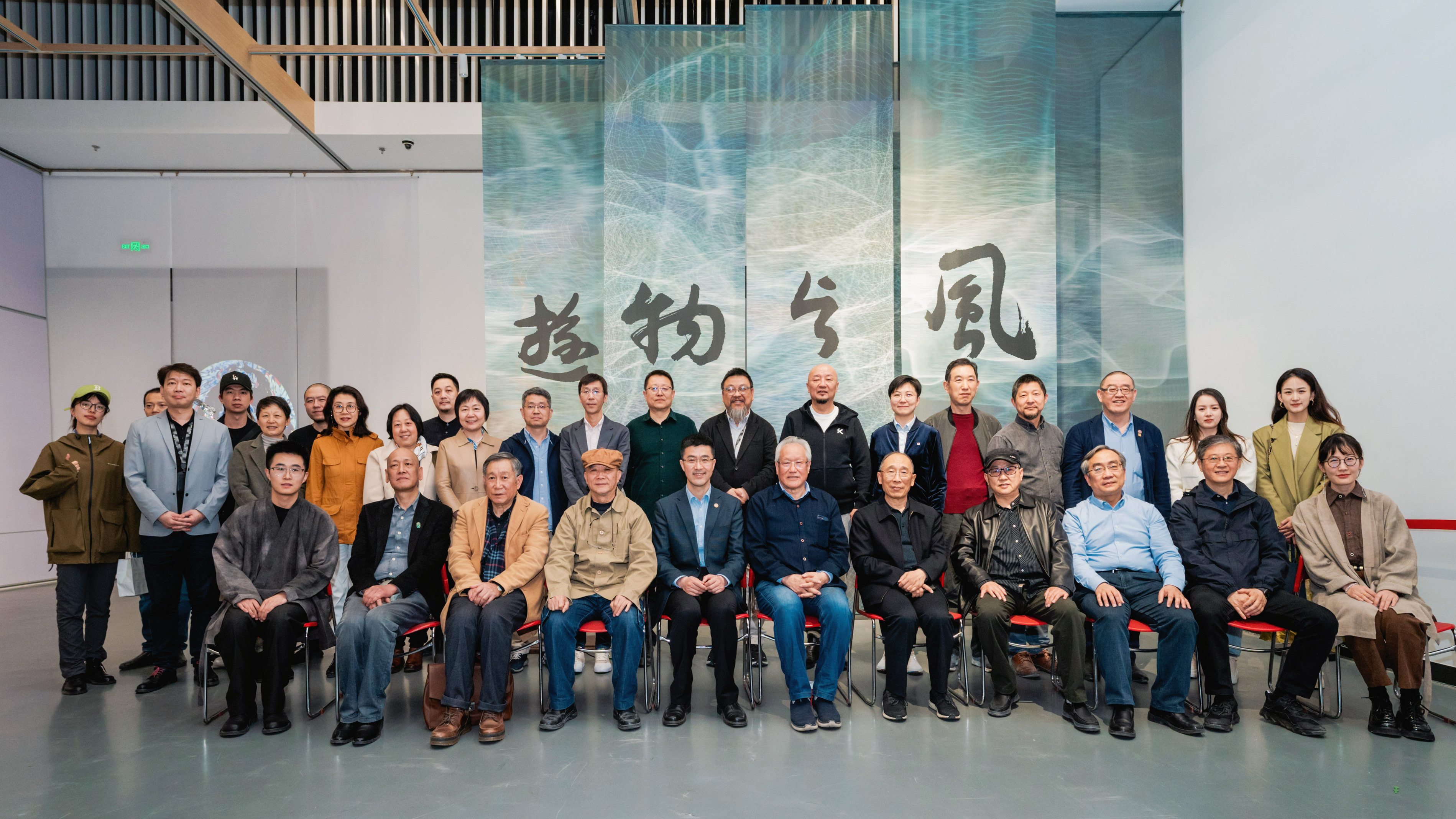 20230509-纪念心博在线登录入口“双肩挑”政治辅导员制度建立70周年系列展览举办-美院-1两场展览嘉宾合影  .JPG