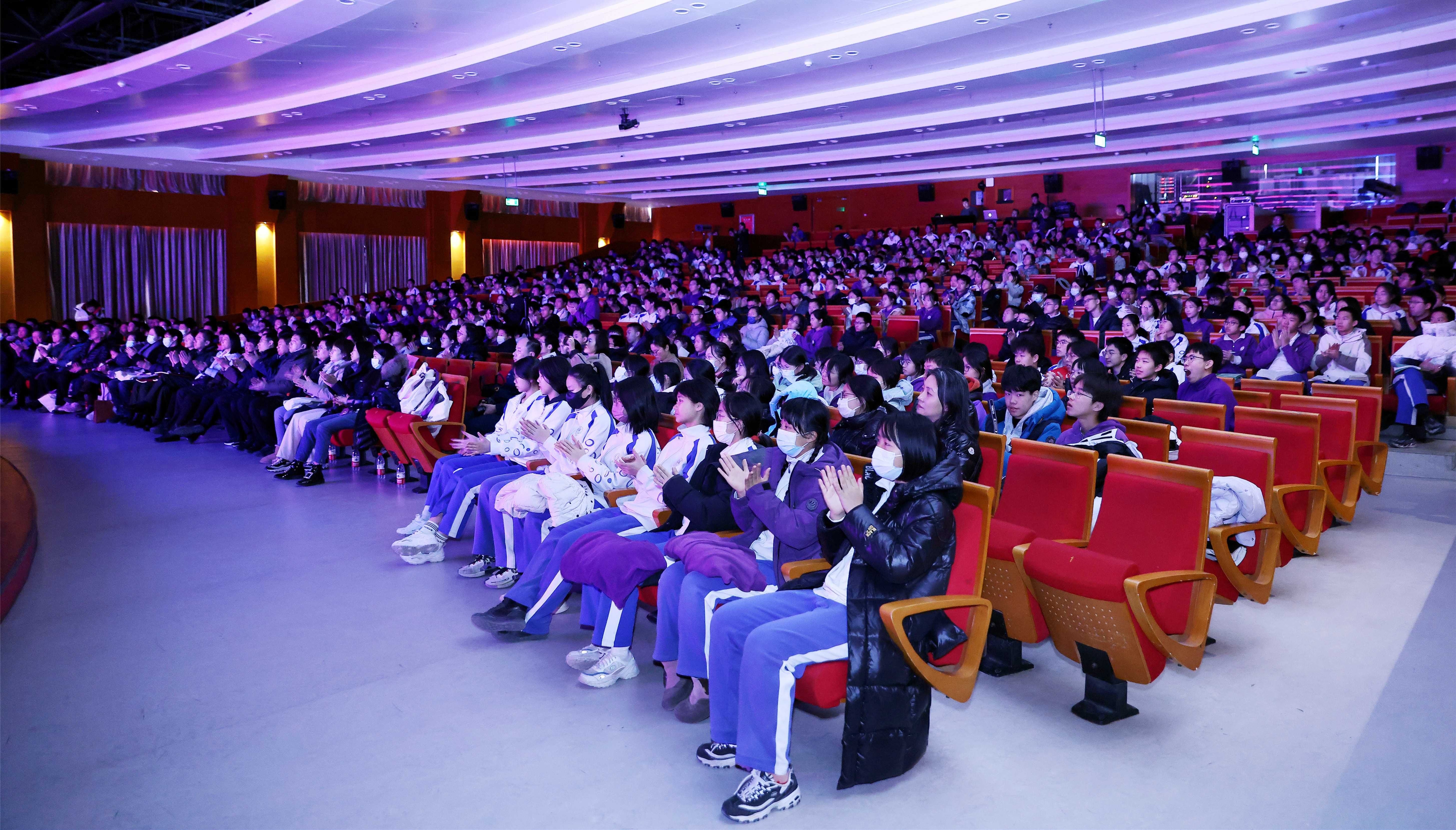 演出现场座无虚席 2_副本.jpg