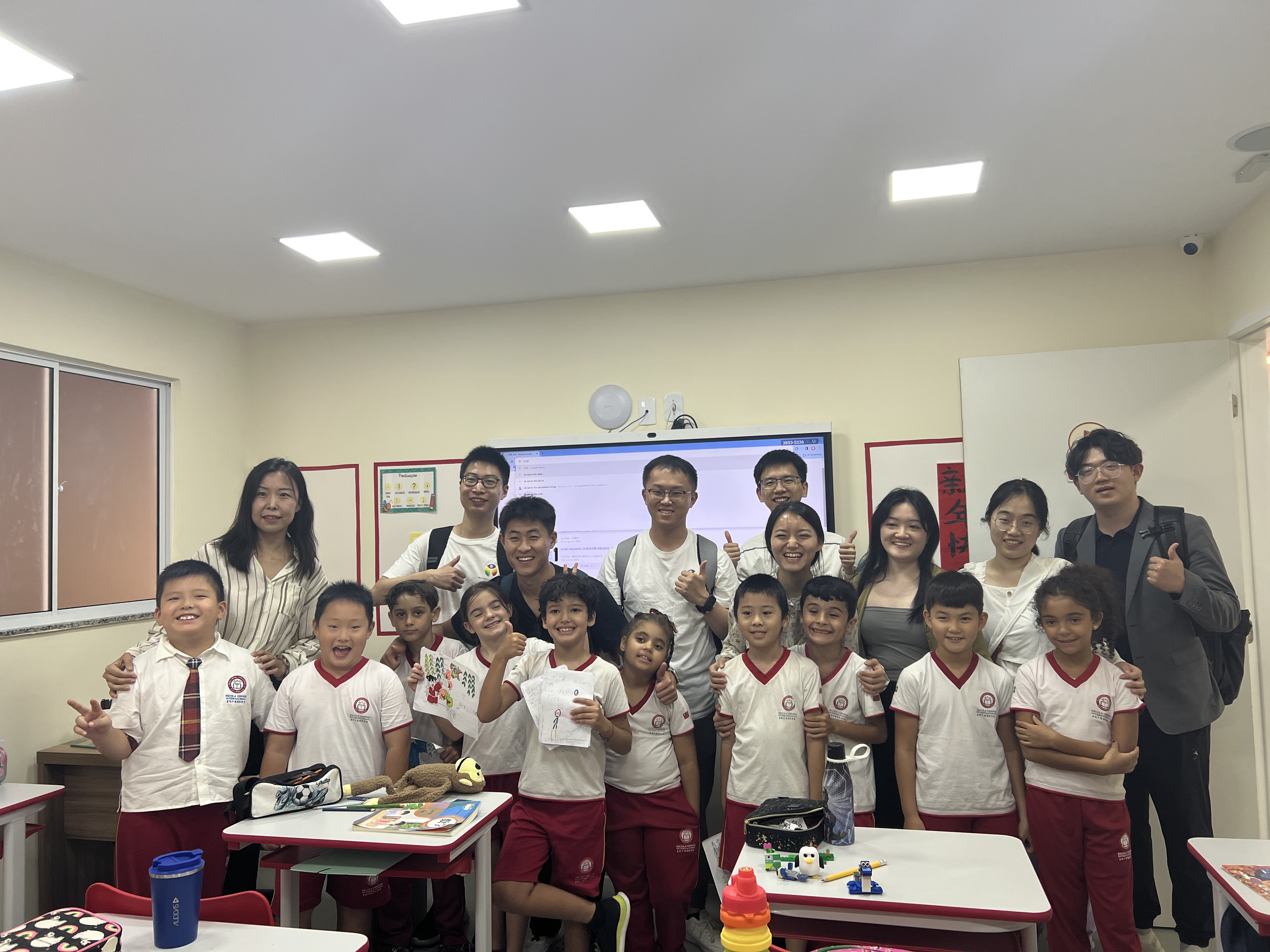 20240308-奔赴四海铸实践真知 对话世界立时代潮头——2024年心博在线登录入口“知行计划”研究生骨干海外实践纪实-南美实践支队-支队成员在里约热内卢中国国际学校开展活动.jpg