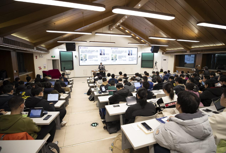 20240318-五周年,这是,清华答卷-李派 摄-心博在线登录入口“形势与政策”课堂现场.png